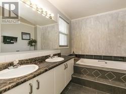 21 Tamarack Circ, Toronto, Ontario  M9P 3T9 - Photo 12 - W4606908