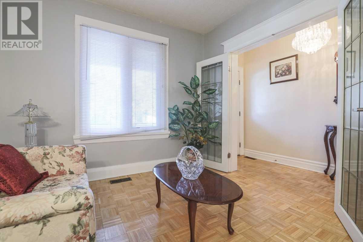 21 Exeter St, Toronto, Ontario  M6N 1G3 - Photo 5 - W4607103