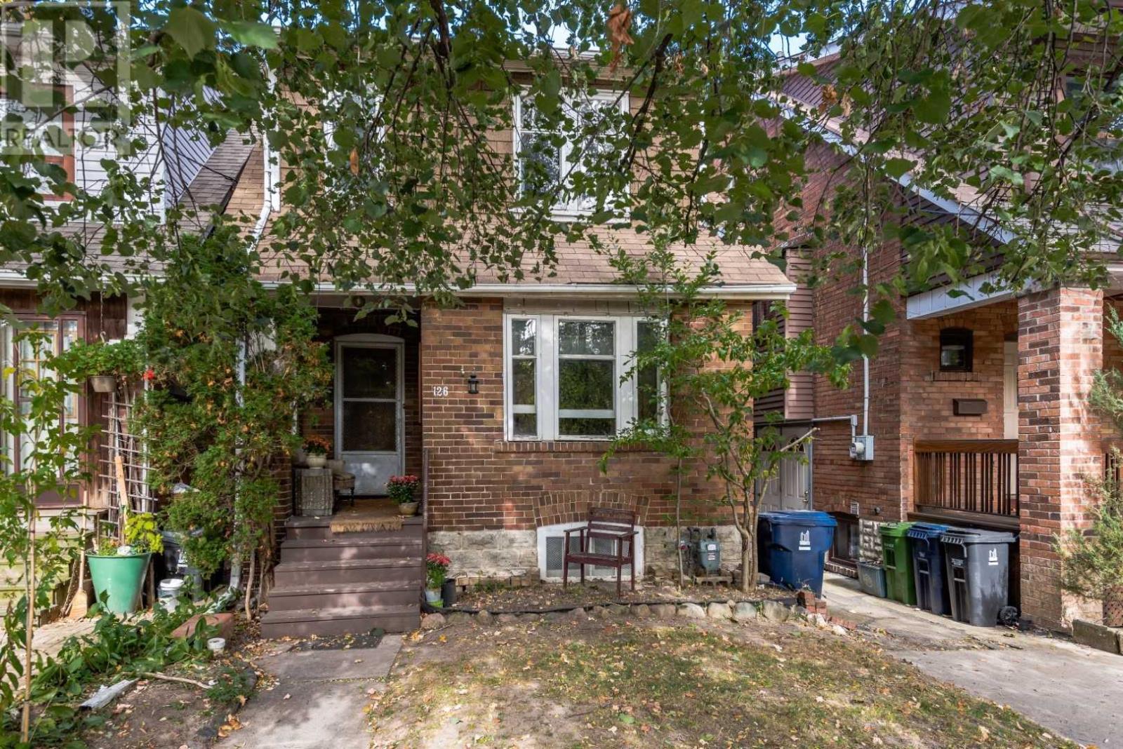 126 Maplewood Ave, Toronto, Ontario  M6C 1J6 - Photo 2 - C4608021