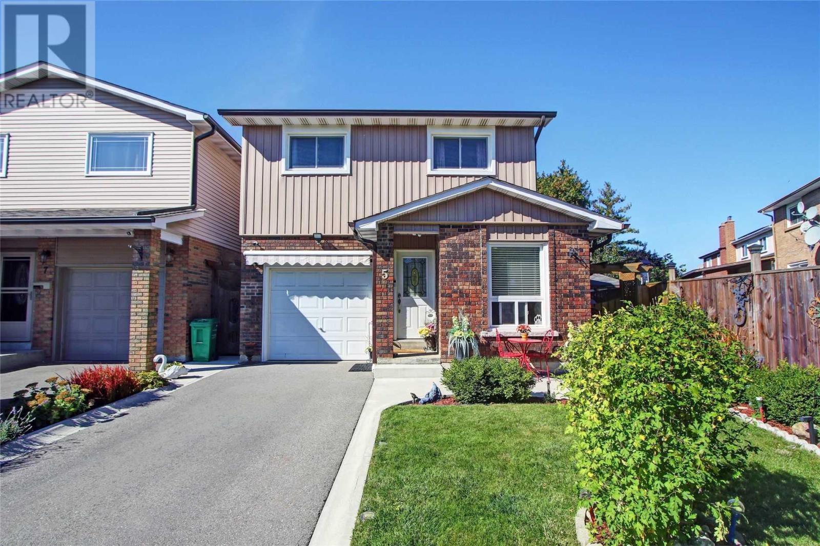 5 SIMMONS BLVD, brampton, Ontario