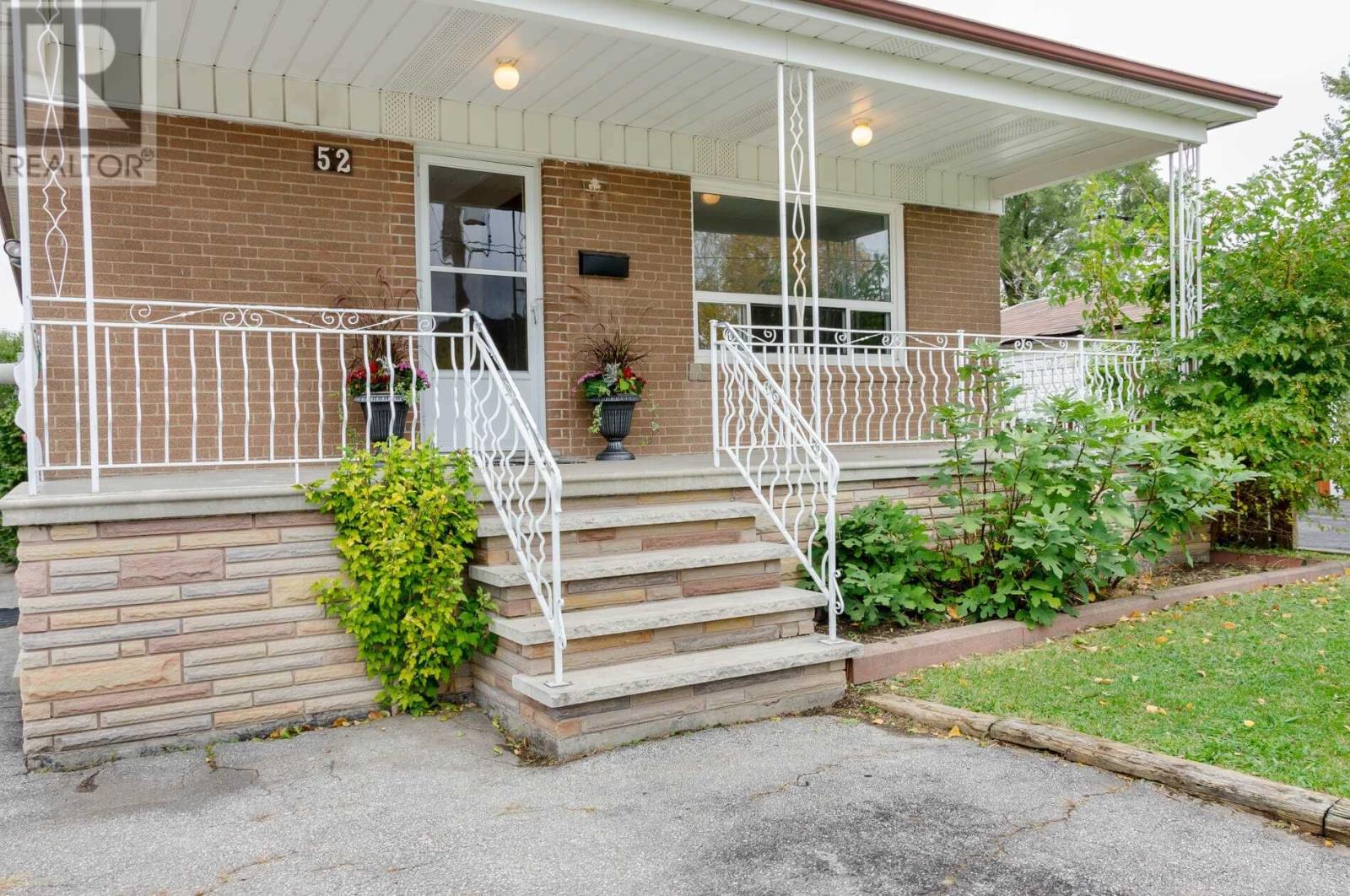 52 Dorking Cres, Toronto, Ontario  M3M 2B6 - Photo 2 - W4608073