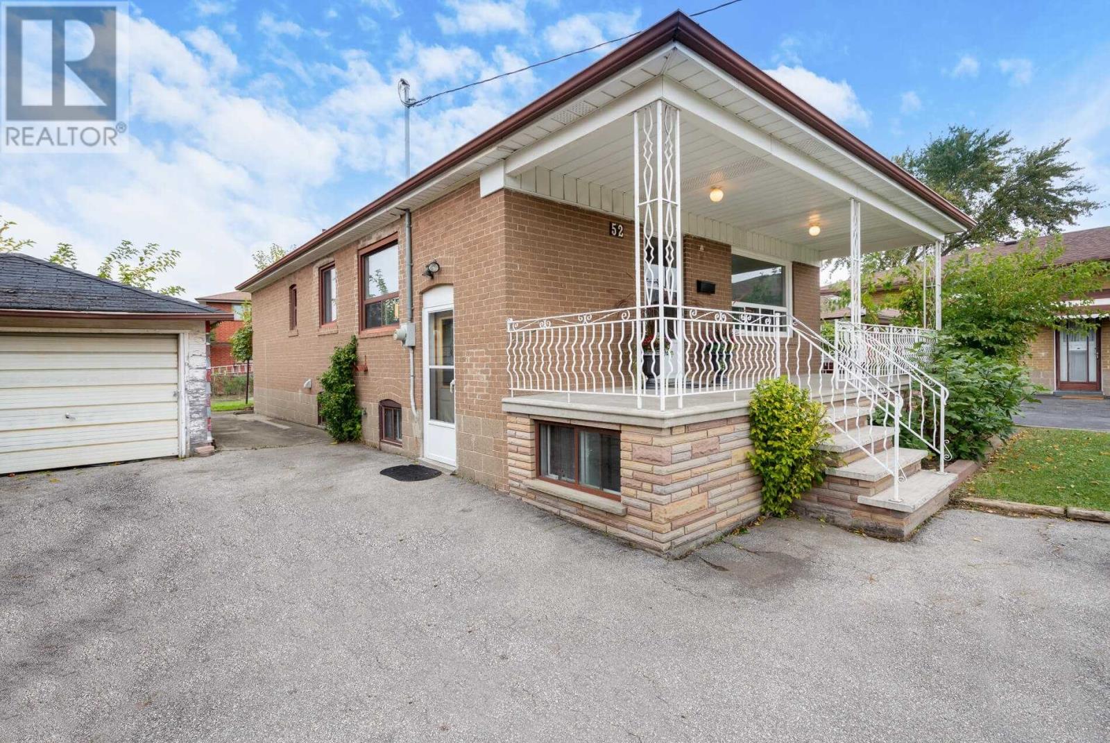 52 Dorking Cres, Toronto, Ontario  M3M 2B6 - Photo 3 - W4608073