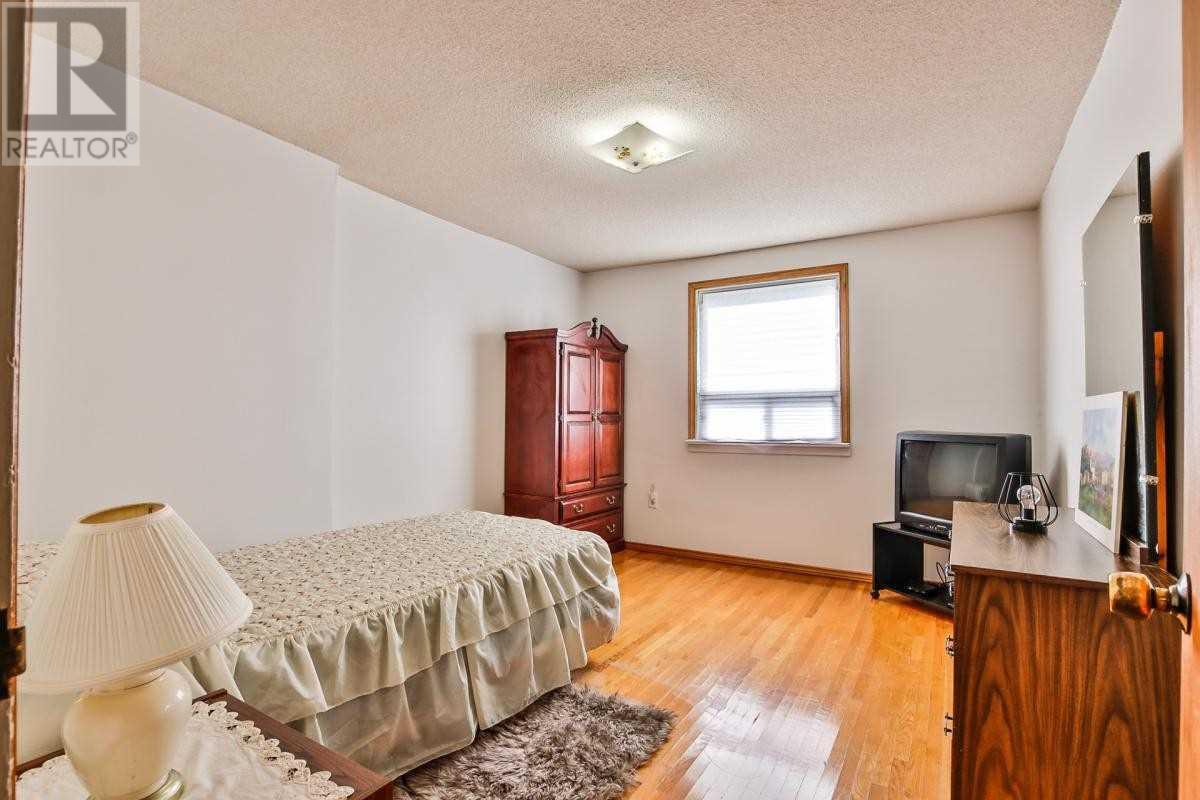 105 Morrison Ave, Toronto, Ontario  M6E 1M3 - Photo 12 - W4608134