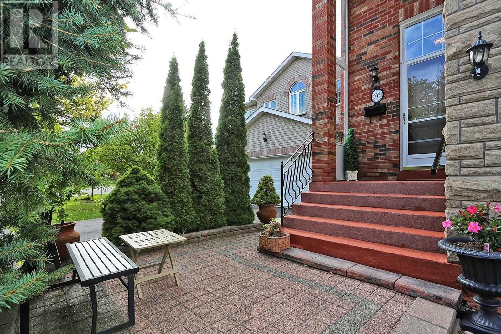 76 Brinloor Blvd, Toronto, Ontario  M1M 1L5 - Photo 2 - E4608159