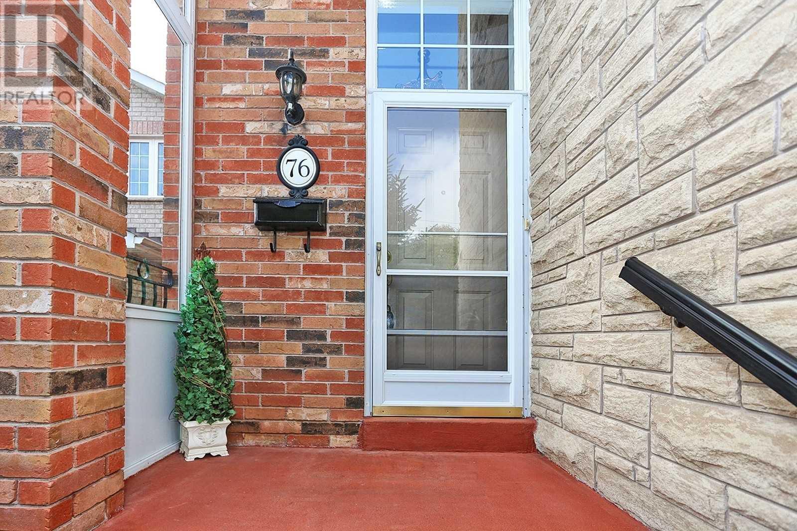 76 Brinloor Blvd, Toronto, Ontario  M1M 1L5 - Photo 3 - E4608159