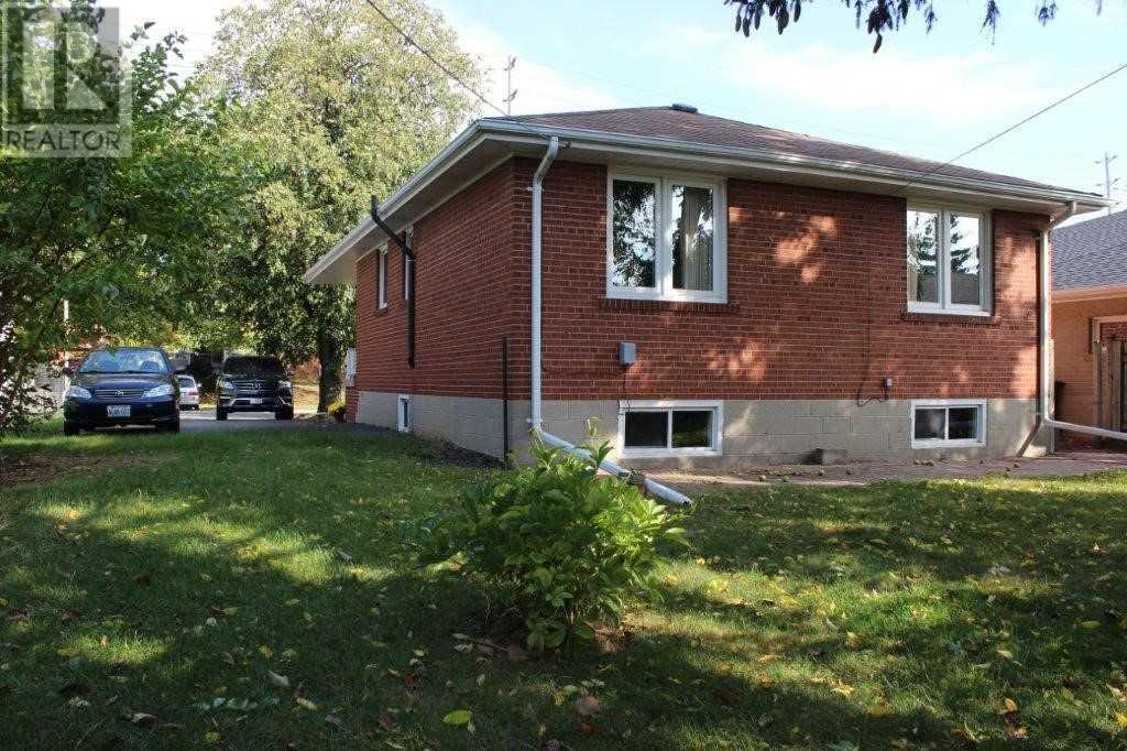 324 Renforth Dr, Toronto, Ontario  M9C 2L5 - Photo 2 - W4608326