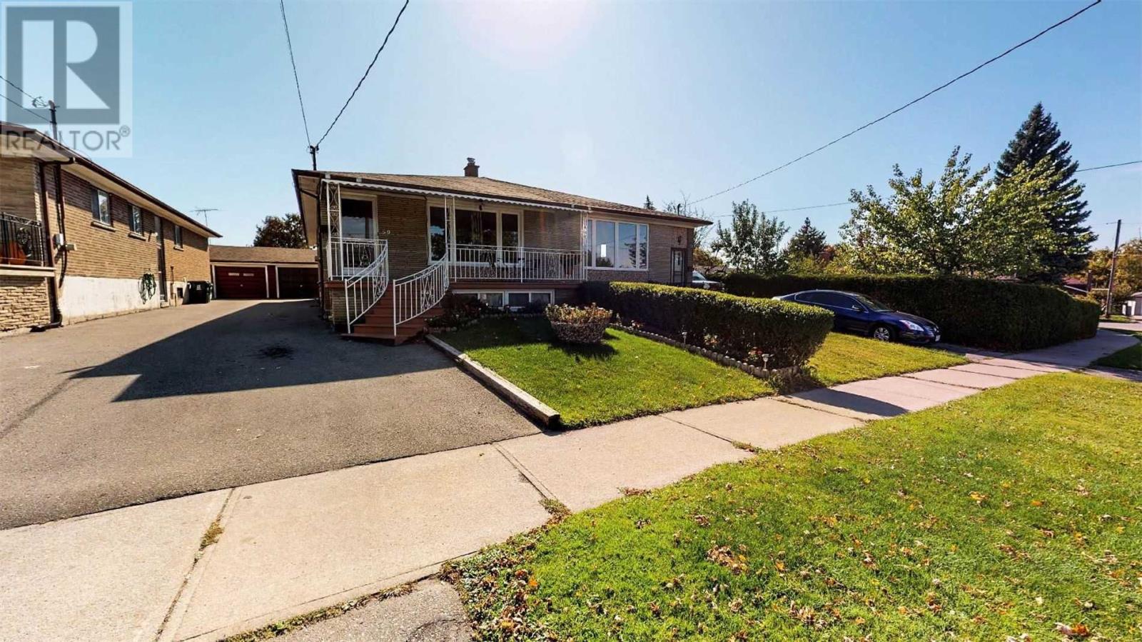 59 Davelayne Rd, Toronto, Ontario  M9M 2A6 - Photo 2 - W4609124