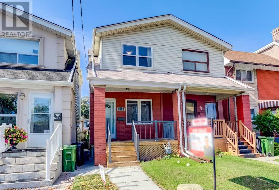 656 Coxwell Ave, Toronto, Ontario  M4C 3B6 - Photo 1 - E4609312