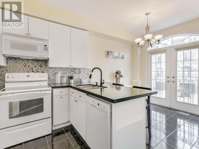 #16 -38 Hunt Ave, Richmond Hill, Ontario  L4C 0J7 - Photo 6 - N4609557