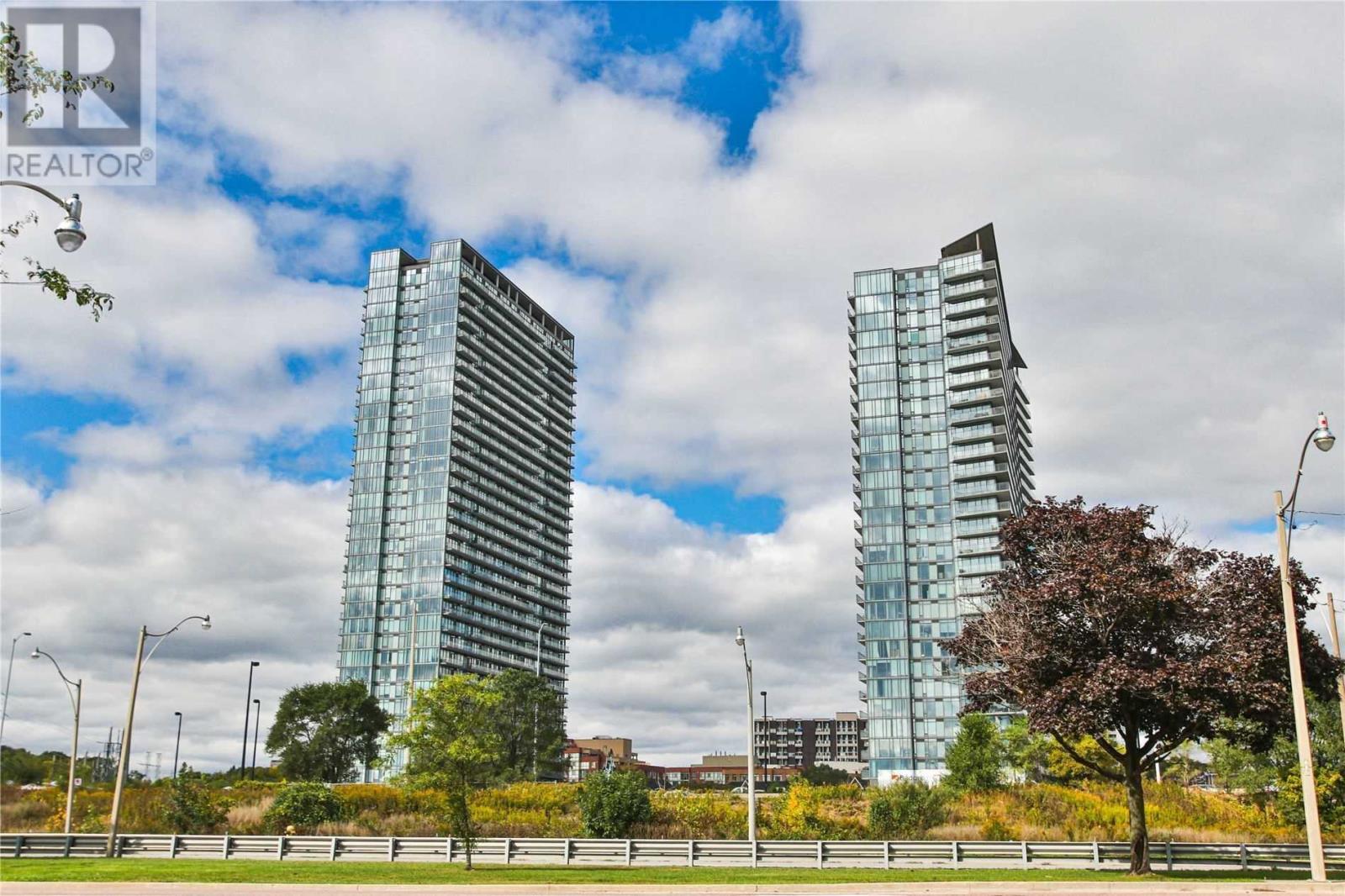 #1016 -105 The Queensway, Toronto, Ontario  M6S 5B5 - Photo 1 - W4609407