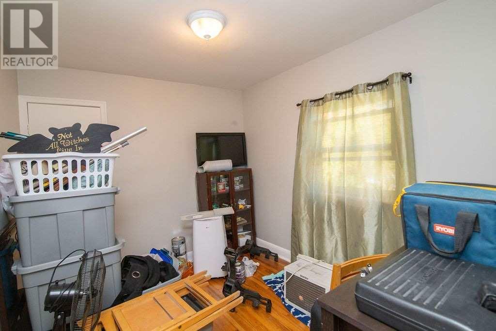 245 East 22nd St, Hamilton, Ontario  L8V 2V8 - Photo 7 - X4609351