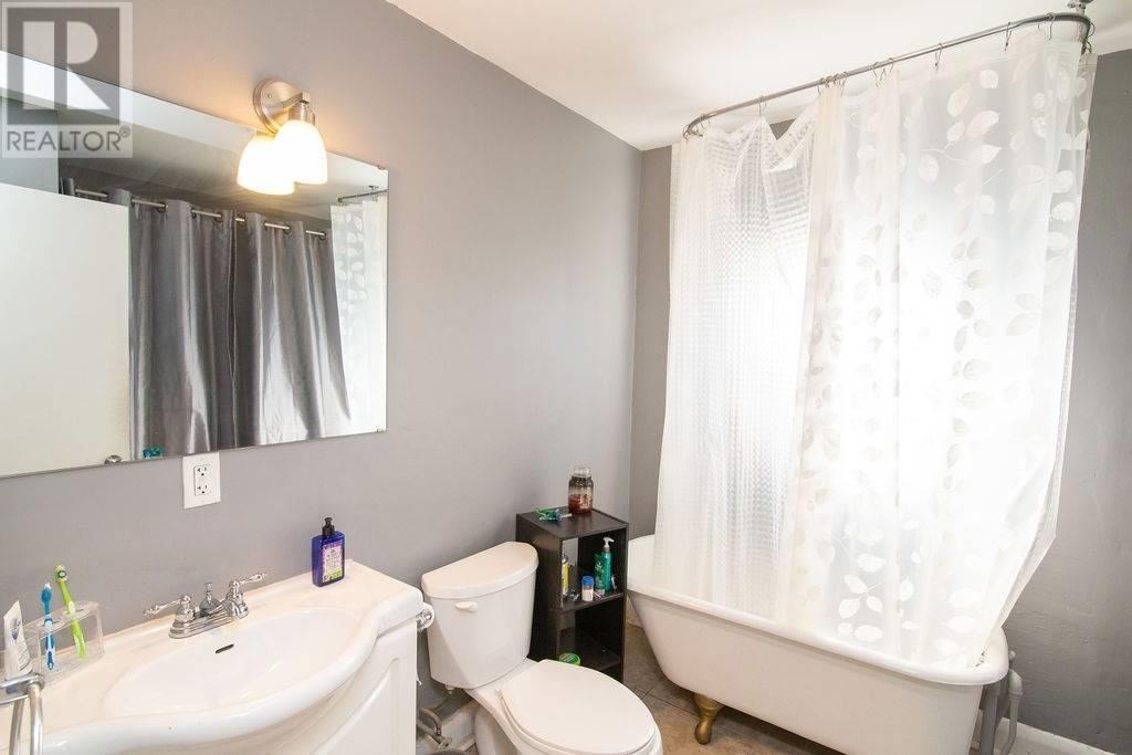 245 East 22nd St, Hamilton, Ontario  L8V 2V8 - Photo 8 - X4609351