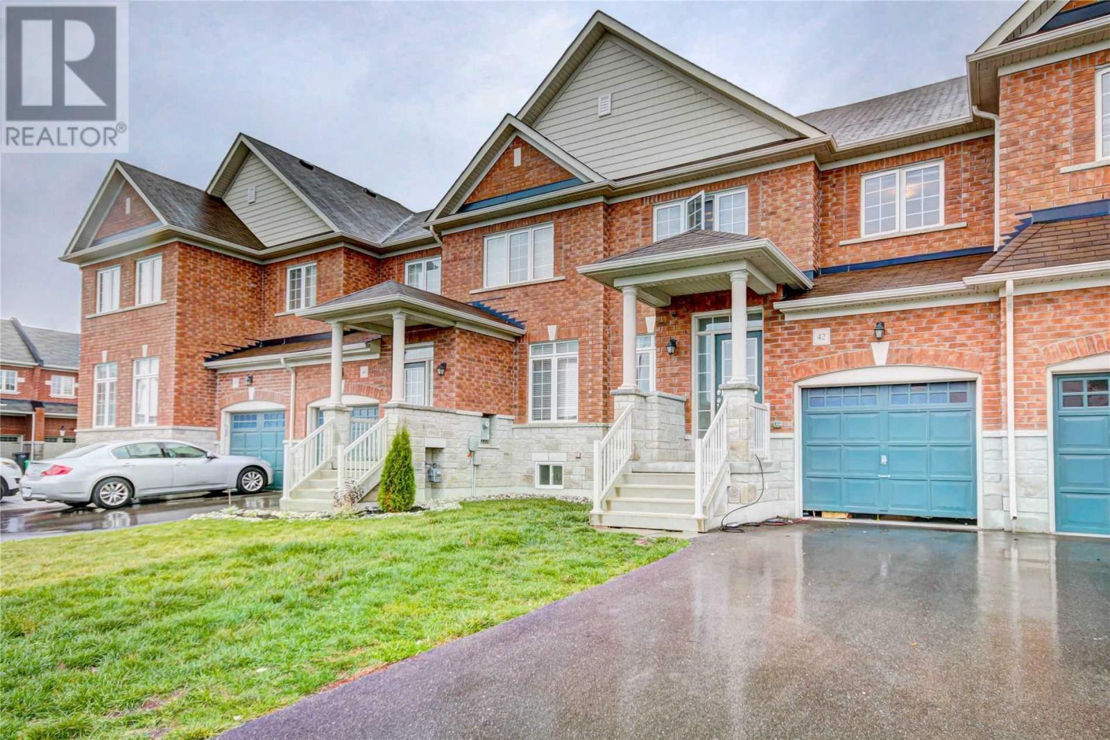 42 Villadowns Tr, Brampton, Ontario  L6R 0B6 - Photo 2 - W4609803