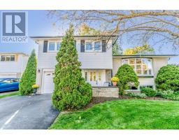 18 BANFF DR, aurora, Ontario