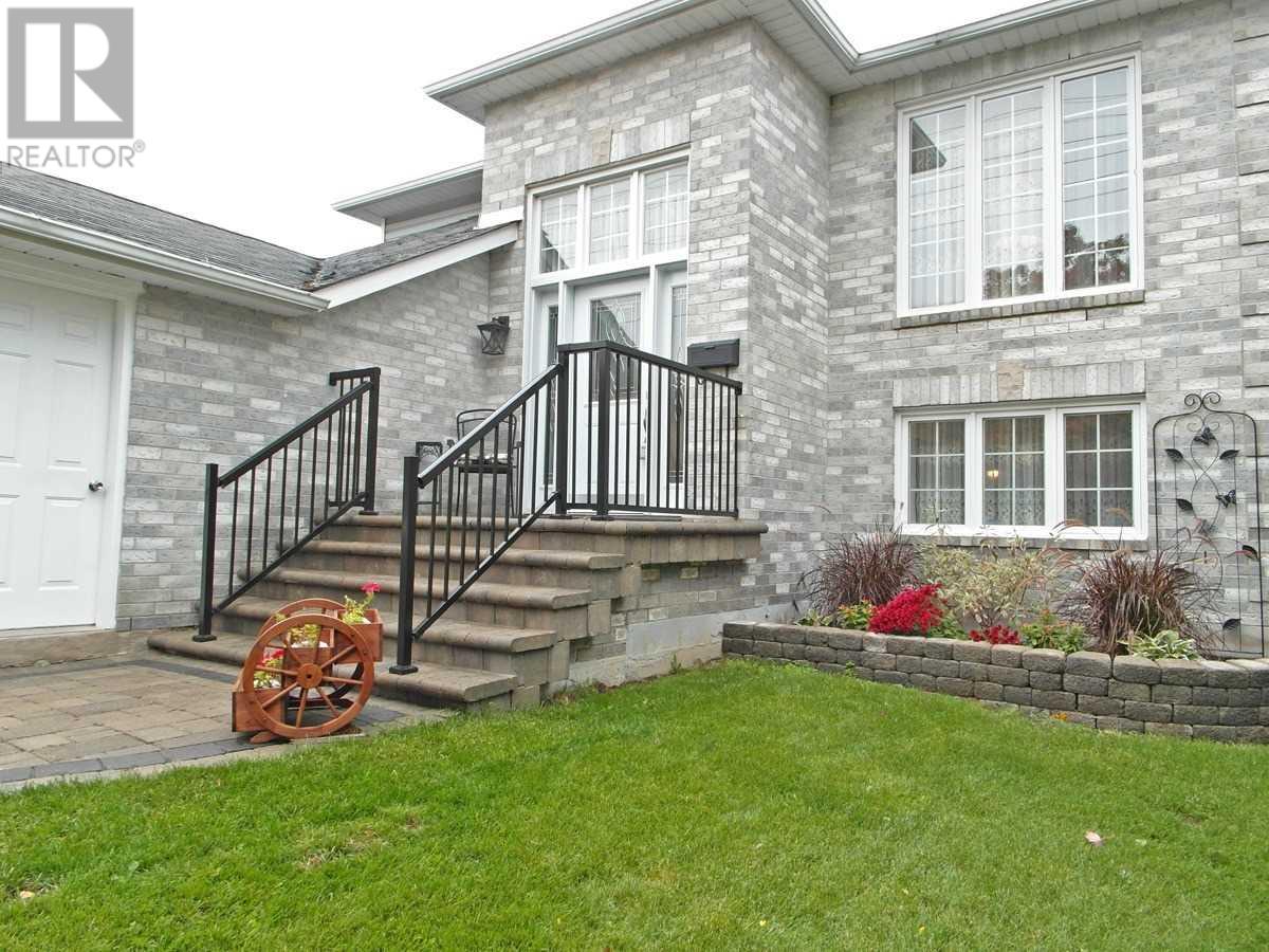 432 Big Bay Point Rd, Barrie, Ontario  L4N 7P3 - Photo 2 - S4610827