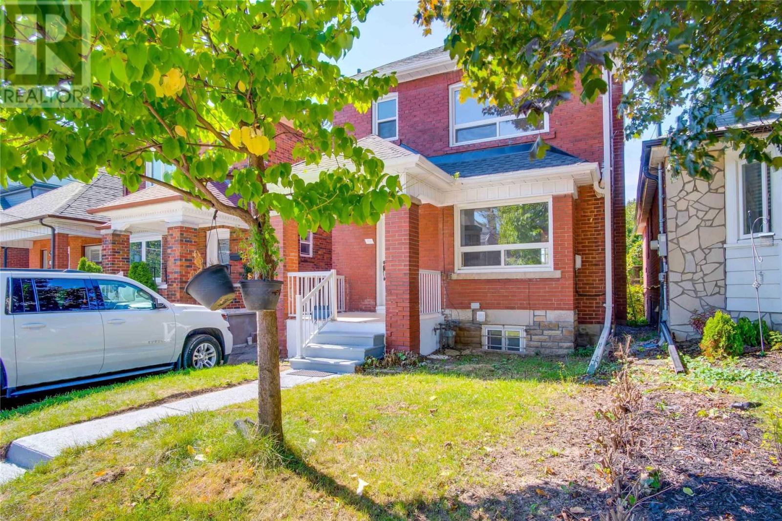 14 Bicknell Ave, Toronto, Ontario  M6M 4G3 - Photo 2 - W4611151