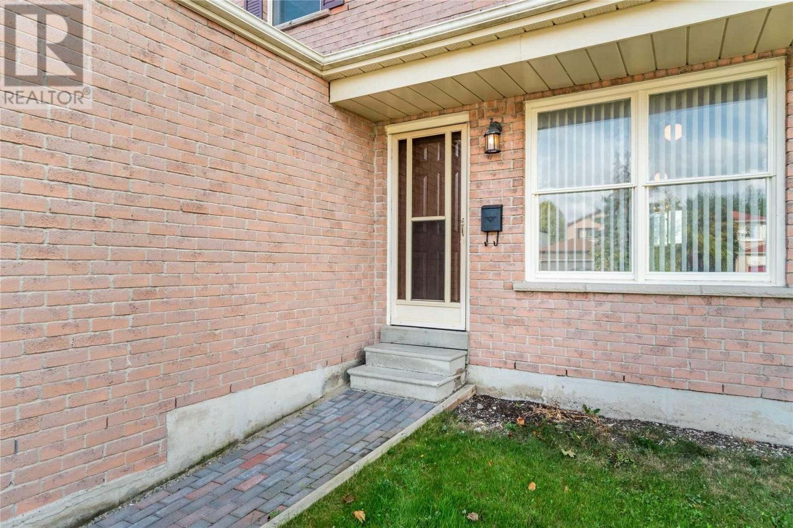 1651 Princelea Pl, Mississauga, Ontario  L5M 3P6 - Photo 2 - W4613466